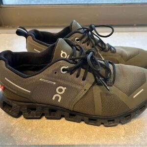 Cloud 5 On Running waterproof running women's black & olive sneakers
